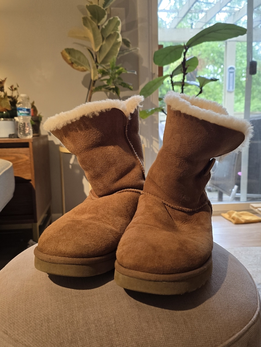 UGG Bailey Button II Chestnut Suede Sheepskin Boots Womens Size 10 Classic Short - Picture 2 of 5